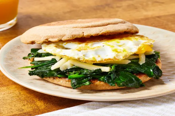 Egg Spinach & Cheddar Breakfast Sandwich