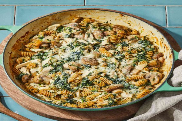 Creamy Chicken, Mushroom, and Spinach Pasta