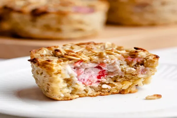 Breakfast Strawberry & Cream Cheese Oatmeal Cakes