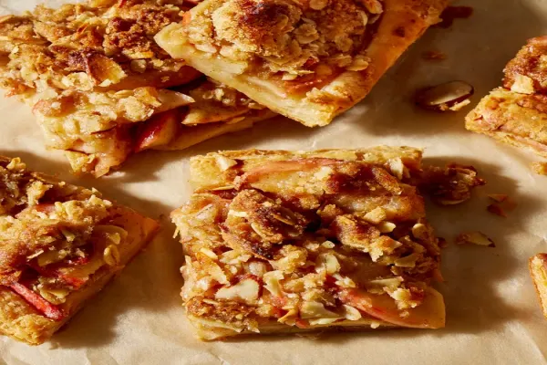 Flaky Apple Pie Bars