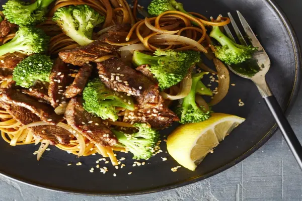 Sesame Garlic Beef & Broccoli with Whole Wheat Noodles