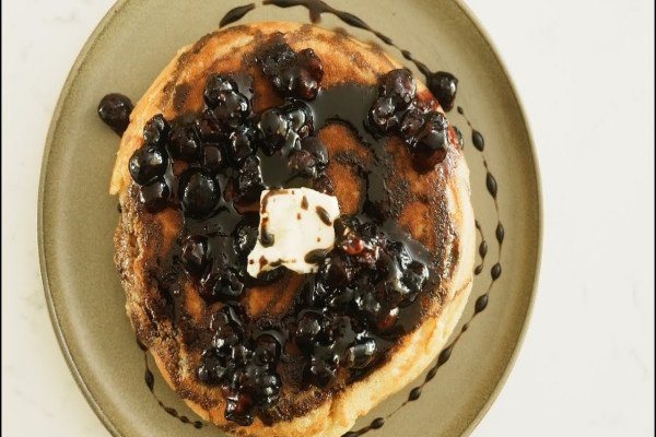 Crackling Pancake With Caramel Clustered Blueberries