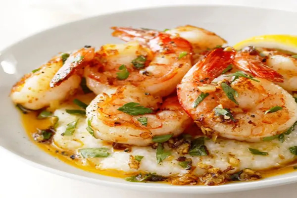Garlic Cheese Grits with Shrimp