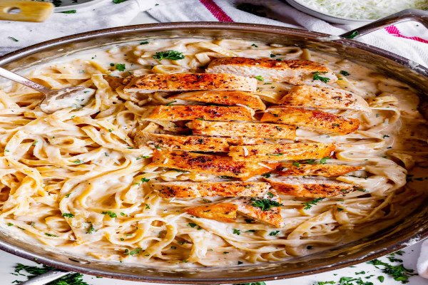 Chicken Alfredo with Fettuccini Noodles