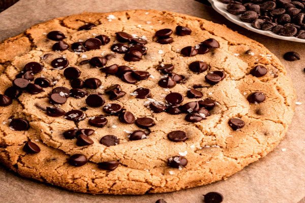 Giant Chocolate Chip Cookie