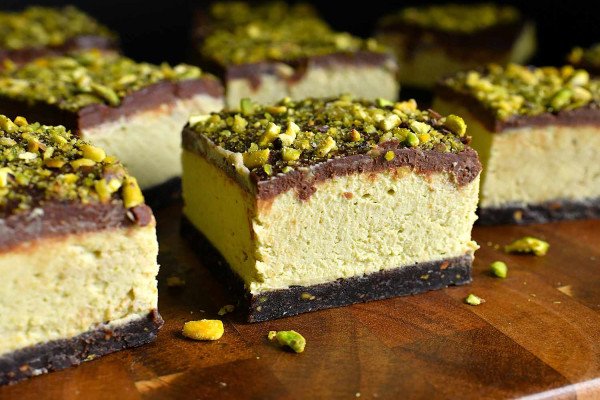 No-Bake Chocolate Pistachio Cheesecake Bars