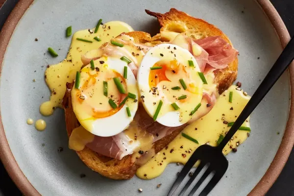 Eggs Benedict Toast