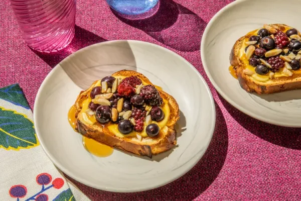 Blueberry Almond Yogurt Toast