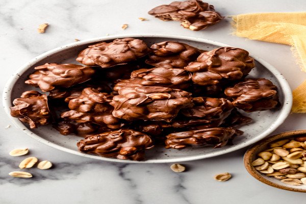 Slow Cooker Chocolate Peanut Clusters