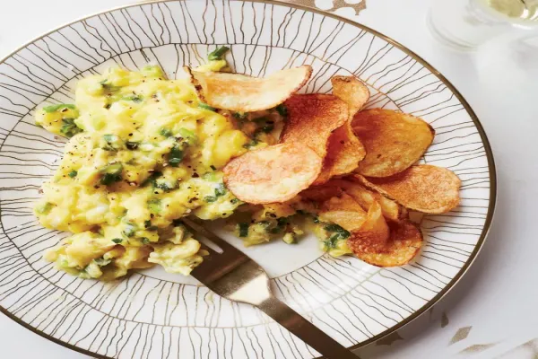 Scallion Scrambled Eggs with Potato Chips